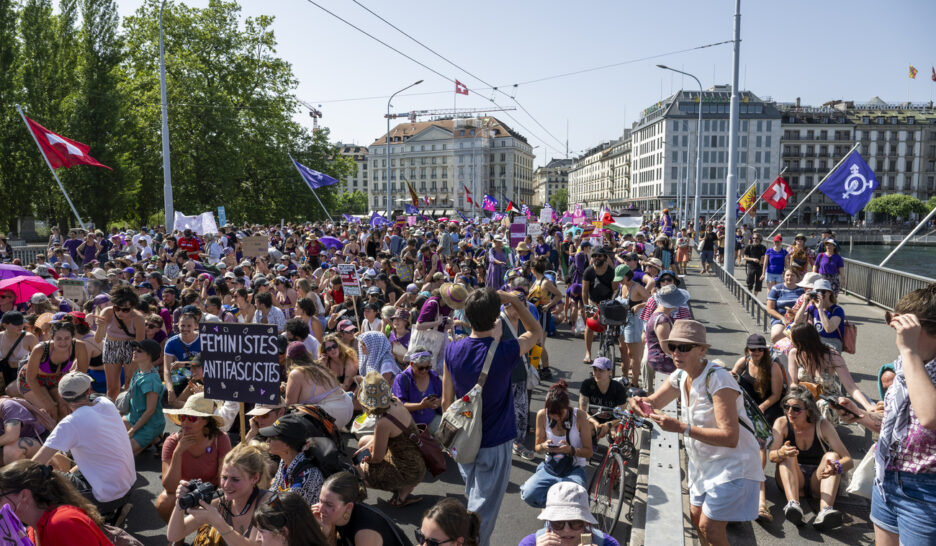 FRAUENSTREIKTAG, FRAUENSTREIKTAG, FRAUENDEMONSTRATION, FRAUENKUNDGEBUNG, FRAUENBEWEGUNG, FRAUENRECHTE, GLEICHBERECHTIGUNG, FEMINISMUS, EMANZIPATION, LOHNGLEICHHEIT, PENSIONSALTER, FORDERUNG,